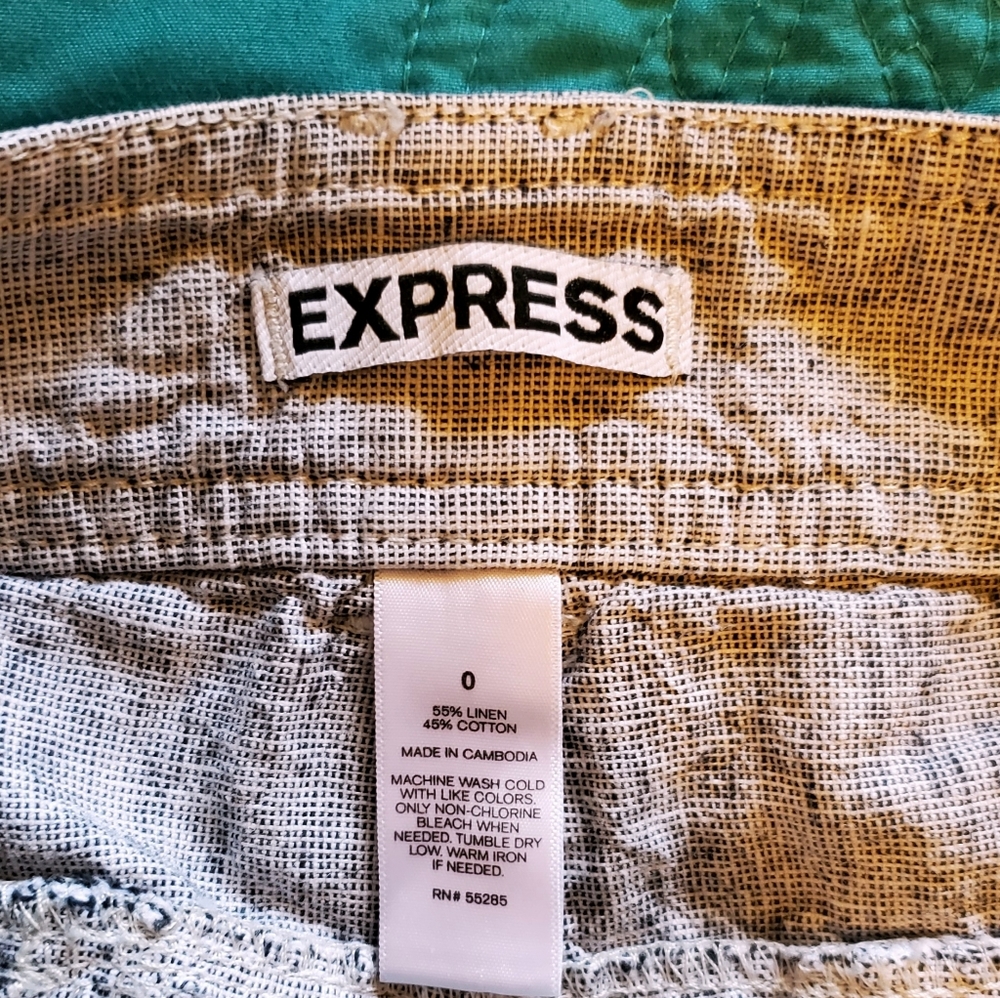 Express Linen Shorts - Picture 2 of 3